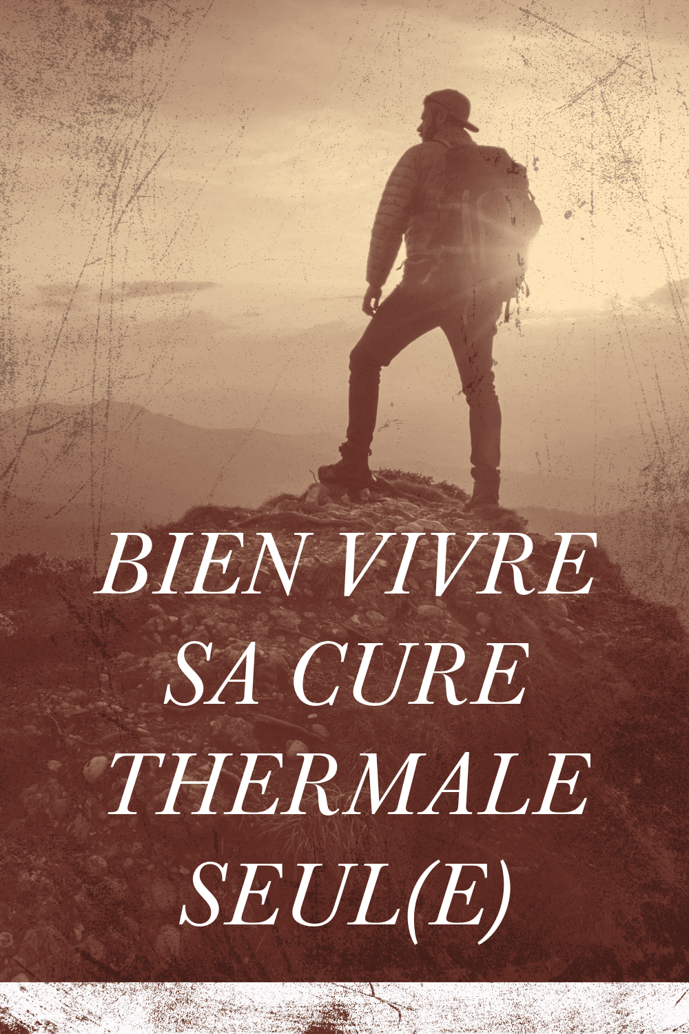 Randonneur au sommet d'une montagne, symbolisant le défi et l'accomplissement de "Bien vivre sa cure thermale seul(e)".